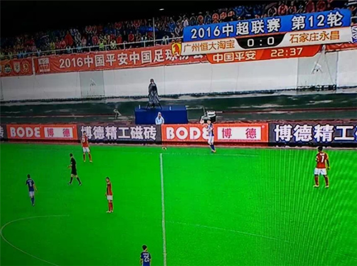 妖精视频一区二区精工磁砖在恒大赛场广告.jpg