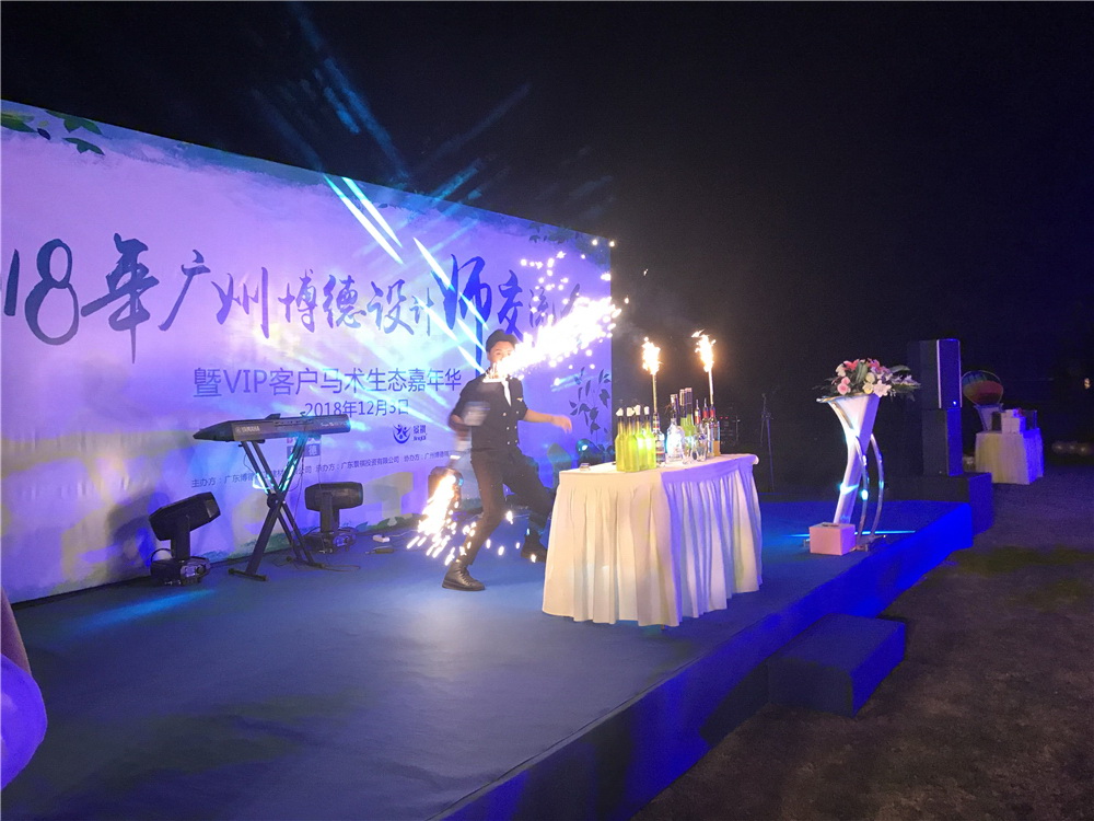 妖精视频一区二区设计师晚宴